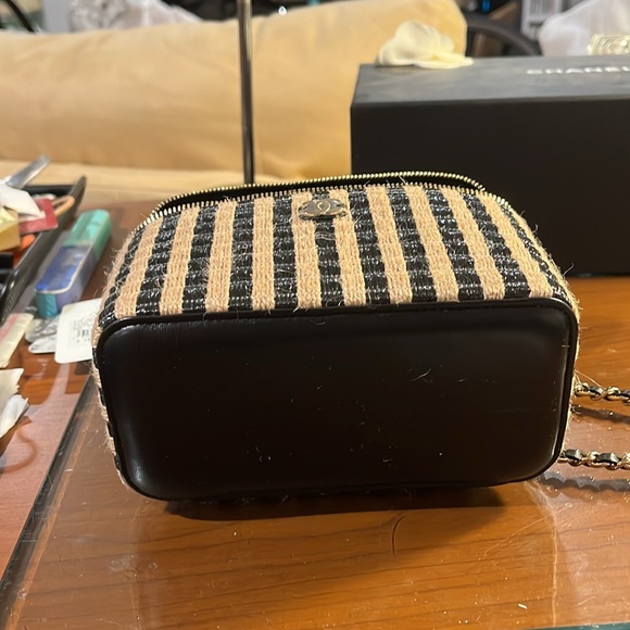 Chanel tote - Picture 5 of 9